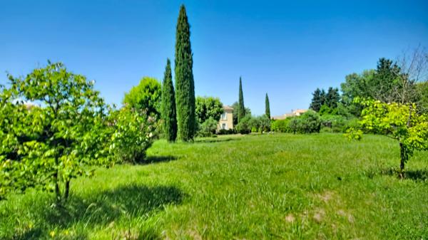 Maison de caractère sur un terrain de 2640 m²  à vendre à Monteux