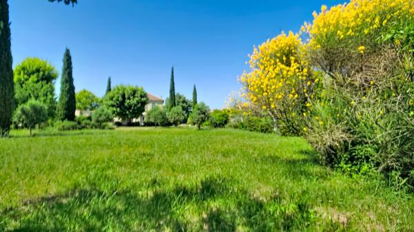 Maison de caractère sur un terrain de 2640 m²  à vendre à Monteux