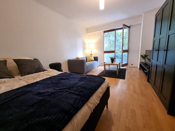 Appartement meublé T1 bis avec balcon+ place parking ( chauffage, eau froide, eau chaude dans les charges )