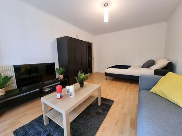 Appartement meublé T1 bis avec balcon+ place parking ( chauffage, eau froide, eau chaude dans les charges )