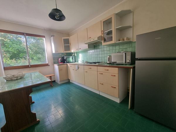 Appartement meublé T1 bis avec balcon+ place parking ( chauffage, eau froide, eau chaude dans les charges )