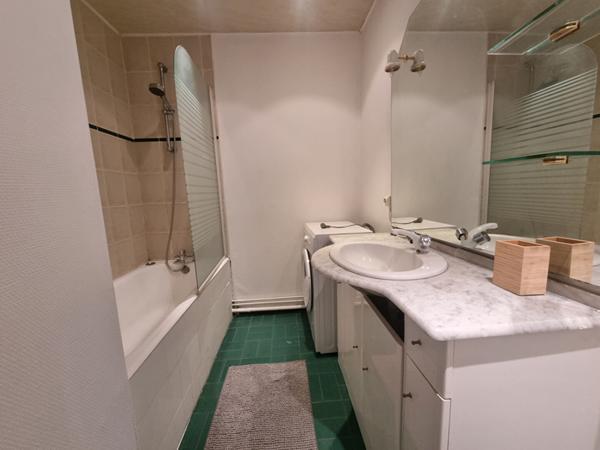 Appartement meublé T1 bis avec balcon+ place parking ( chauffage, eau froide, eau chaude dans les charges )