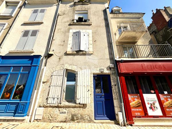 APPART. T2 MEUBLE A LOUER - BLOIS - HYPERCENTRE-VILLE - PROCHE LYCEES ET ECOLES SUPERIEURES
