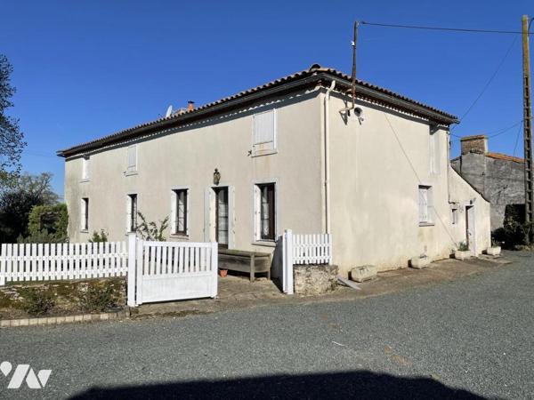 Ancien corps de ferme avec maison d'habitation et dépendances.