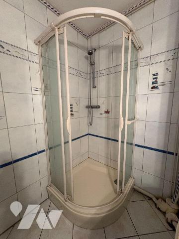 Appartement situé au 4ème étage d'une résidence avec ascenseur à proximité immédiate du centre-...