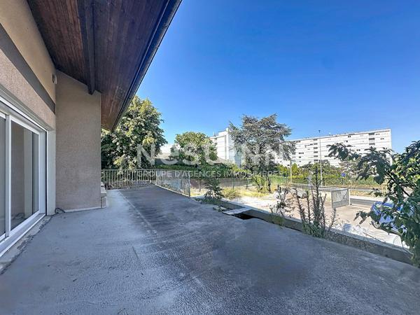 Grande maison 8 pièces 6 chambres avec séjour cathédrale, jardin et garage - 69500 BRON
