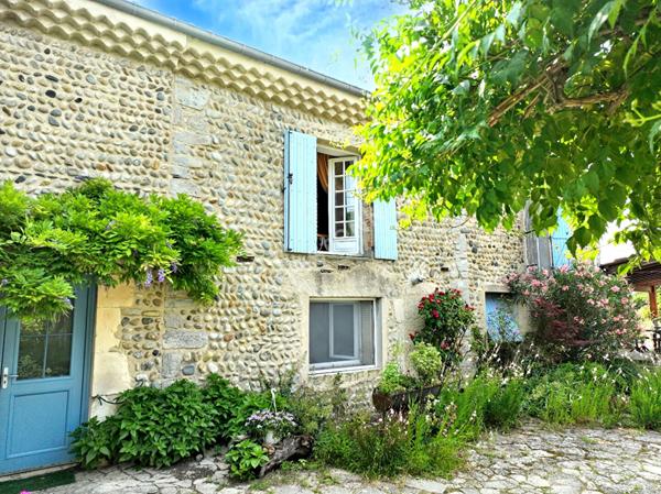 Drôme : Ancien corps de ferme rénové avec piscine et parc arboré