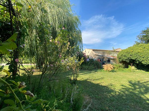 Drôme : Ancien corps de ferme rénové avec piscine et parc arboré