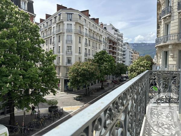 Appartement F4 à vendre  4 pièces - 130 m 2   GRENOBLE  - 38