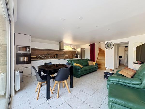 Maison de village – 3 chambres – Terrasse 70 m² – 2 stationnements