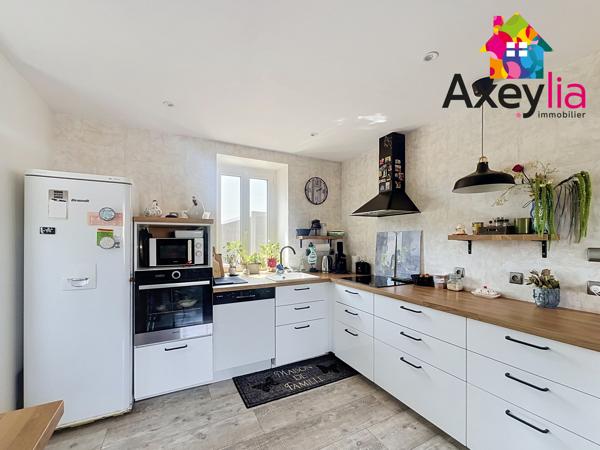 A VENDRE - LE DONJON - MAISON AVEC GARAGE ET PISCINE