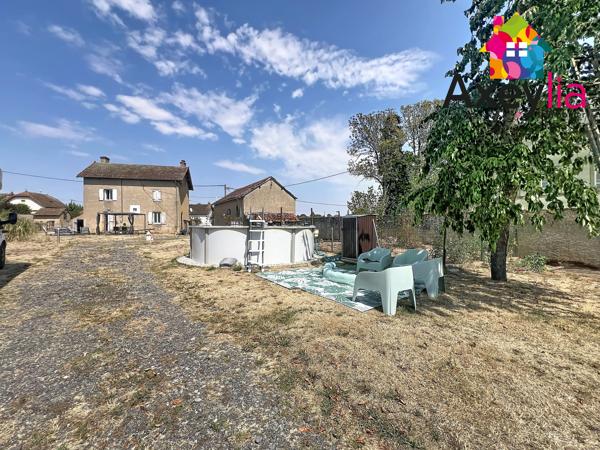 A VENDRE - LE DONJON - MAISON AVEC GARAGE ET PISCINE