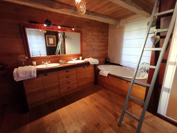 Espalion (12500) GR65, chemin de Saint jacques, Aveyron, magnifique couvent du 18ème, gîtes, maison d’hôtes ,entièrement rénové