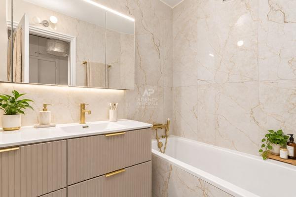 Appartement Saint Germain En Laye 3 pièces 59.23 m2 255 000 € **  - Référence  18944