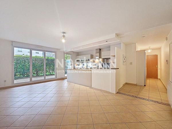 Morangis  3 pieces en rez-de-jardin avec exterieur et garage-double