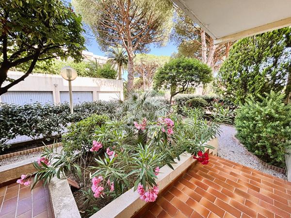 PORT FREJUS 2. Appartement 5 pièces 102 m2