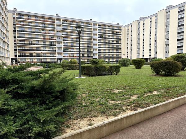 Reims centre / Appartement 4 chambres - 2 salle de bains - 3 balcons - Cave & Parking privé