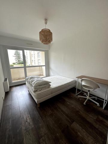 Reims centre / Appartement 4 chambres - 2 salle de bains - 3 balcons - Cave & Parking privé