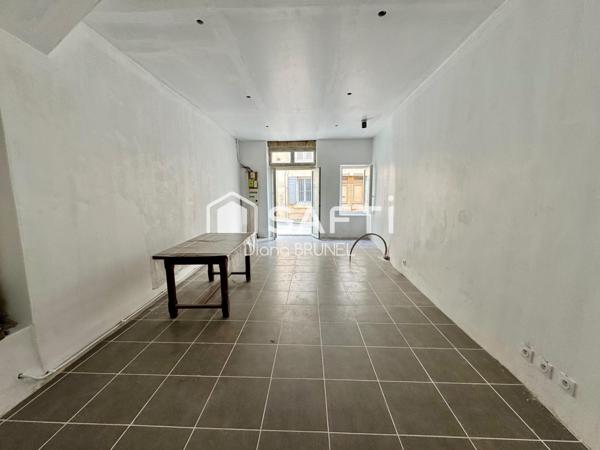 Immeuble comprenant local commercial et appart T4