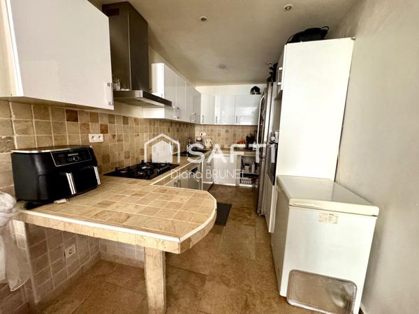 Immeuble comprenant local commercial et appart T4