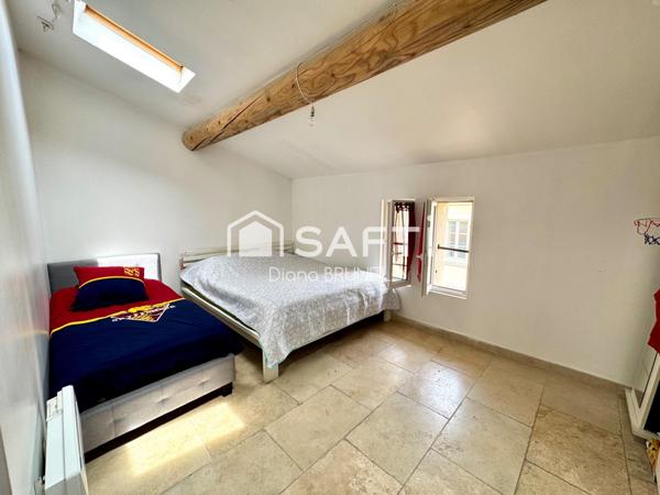 Immeuble comprenant local commercial et appart T4