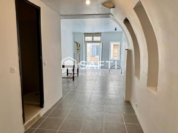 Immeuble comprenant local commercial et appart T4