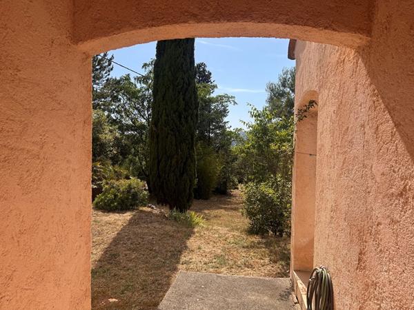 PROPRIÉTÉ PROVENÇALE SUR 5 200 m² DE TERRAIN CONSTRUCTIBLE - PEYMEINADE