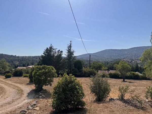 PROPRIÉTÉ PROVENÇALE SUR 5 200 m² DE TERRAIN CONSTRUCTIBLE - PEYMEINADE