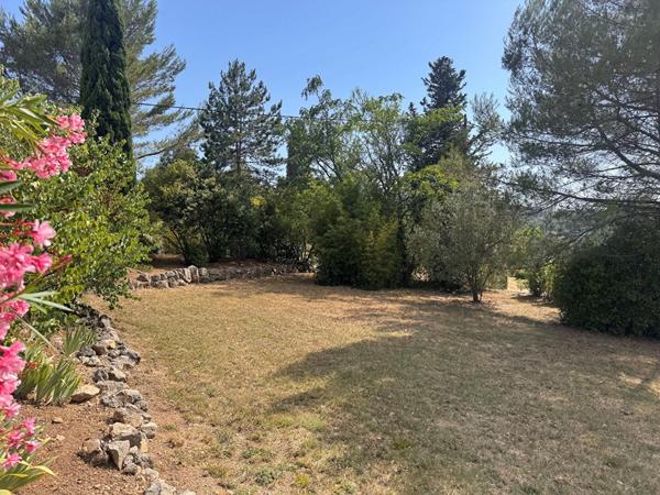PROPRIÉTÉ PROVENÇALE SUR 5 200 m² DE TERRAIN CONSTRUCTIBLE - PEYMEINADE