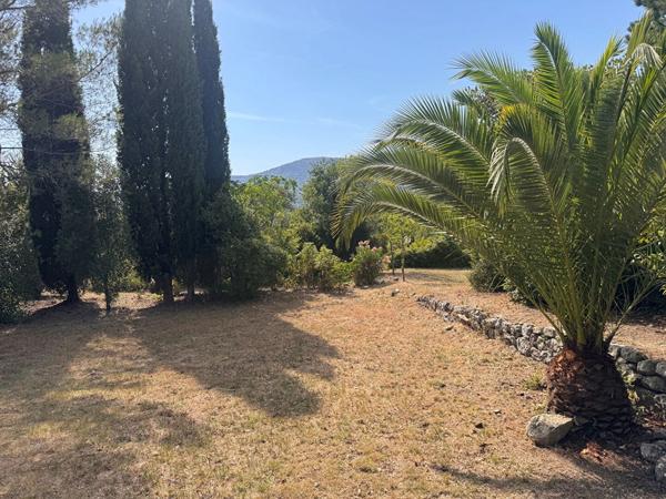 PROPRIÉTÉ PROVENÇALE SUR 5 200 m² DE TERRAIN CONSTRUCTIBLE - PEYMEINADE
