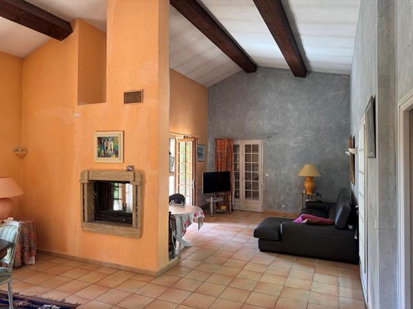 PROPRIÉTÉ PROVENÇALE SUR 5 200 m² DE TERRAIN CONSTRUCTIBLE - PEYMEINADE