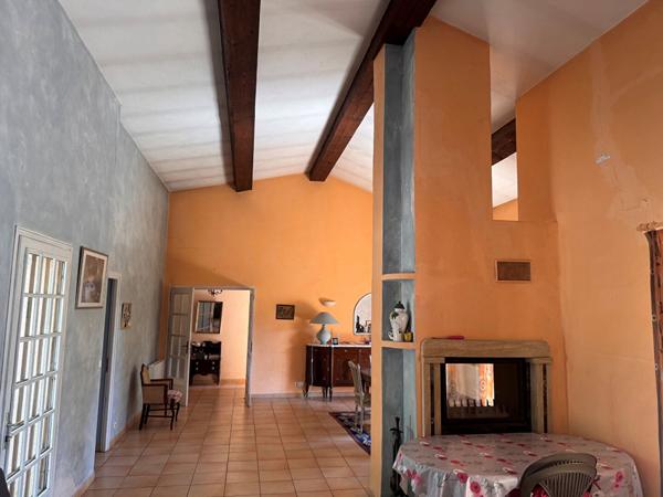 PROPRIÉTÉ PROVENÇALE SUR 5 200 m² DE TERRAIN CONSTRUCTIBLE - PEYMEINADE