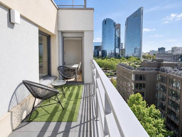 NANTERRE LA DEFENSE - 85m² DERNIER ETAGE TERRASSE AVEC PARKING ET CAVE