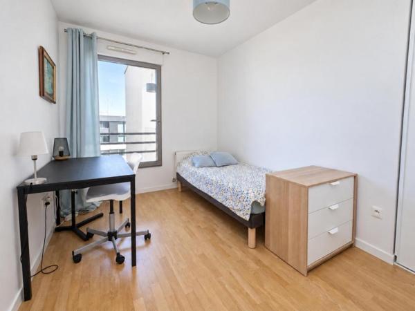 NANTERRE LA DEFENSE - 85m² DERNIER ETAGE TERRASSE AVEC PARKING ET CAVE