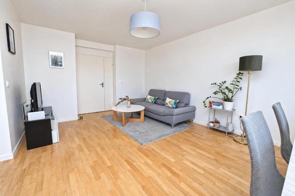 NANTERRE LA DEFENSE - 85m² DERNIER ETAGE TERRASSE AVEC PARKING ET CAVE