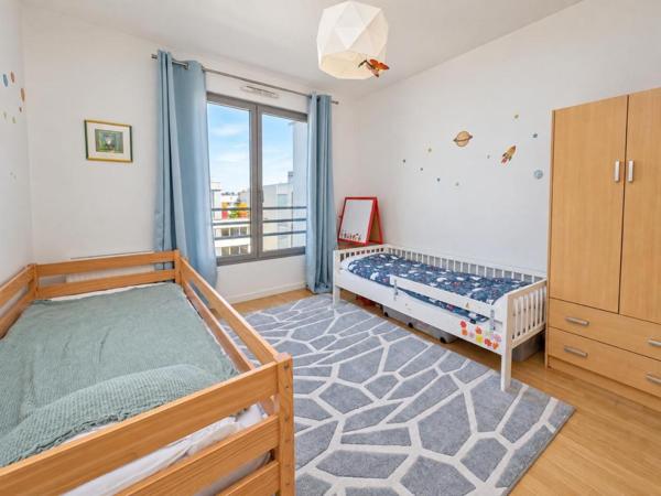 NANTERRE LA DEFENSE - 85m² DERNIER ETAGE TERRASSE AVEC PARKING ET CAVE