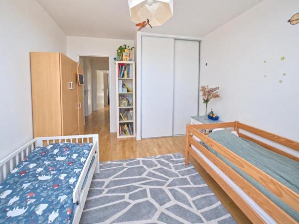 NANTERRE LA DEFENSE - 85m² DERNIER ETAGE TERRASSE AVEC PARKING ET CAVE