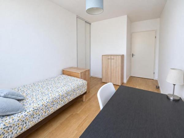 NANTERRE LA DEFENSE - 85m² DERNIER ETAGE TERRASSE AVEC PARKING ET CAVE