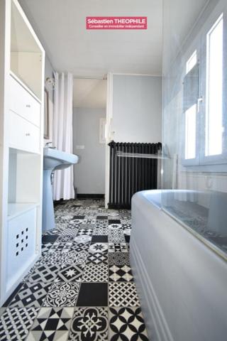 Maison proche commerces et océan