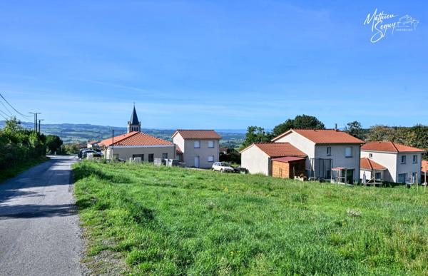 POMEYS, Agréable terrain constructible orienté sud au cœur du village