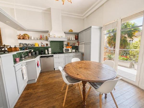 Maison à vendre 725 000 € Bordeaux 5 p 206 m² DPE D