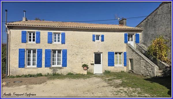 LONGÈRE DE CARACTÈRE de 3 chambres, entièrement rénovée depuis 2018 – MULTIPLES DÉPENDANCES ET POTENTIEL à proximité d'AULNAY DE SAINTONGE