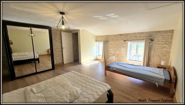 LONGÈRE DE CARACTÈRE de 3 chambres, entièrement rénovée depuis 2018 – MULTIPLES DÉPENDANCES ET POTENTIEL à proximité d'AULNAY DE SAINTONGE