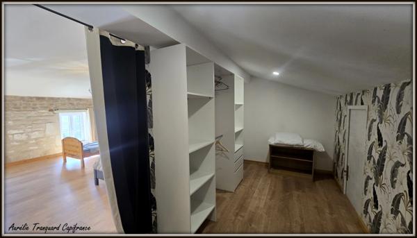 LONGÈRE DE CARACTÈRE de 3 chambres, entièrement rénovée depuis 2018 – MULTIPLES DÉPENDANCES ET POTENTIEL à proximité d'AULNAY DE SAINTONGE