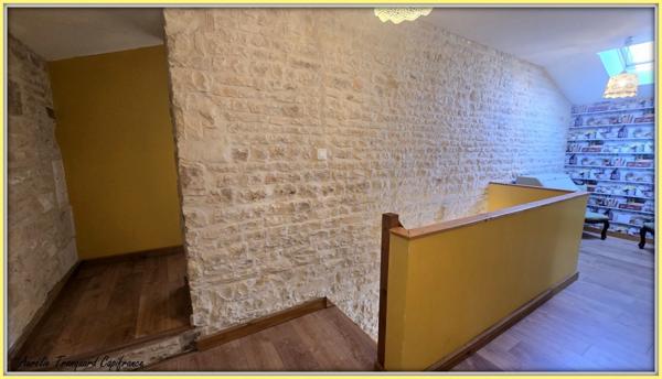 LONGÈRE DE CARACTÈRE de 3 chambres, entièrement rénovée depuis 2018 – MULTIPLES DÉPENDANCES ET POTENTIEL à proximité d'AULNAY DE SAINTONGE