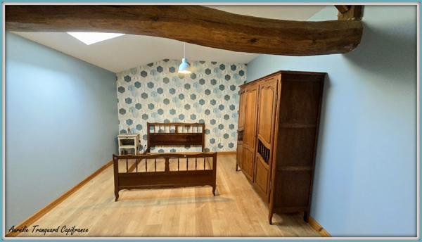 LONGÈRE DE CARACTÈRE de 3 chambres, entièrement rénovée depuis 2018 – MULTIPLES DÉPENDANCES ET POTENTIEL à proximité d'AULNAY DE SAINTONGE