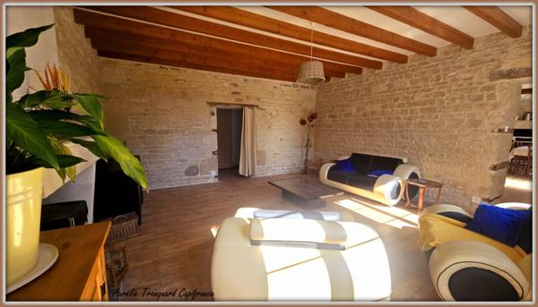 LONGÈRE DE CARACTÈRE de 3 chambres, entièrement rénovée depuis 2018 – MULTIPLES DÉPENDANCES ET POTENTIEL à proximité d'AULNAY DE SAINTONGE