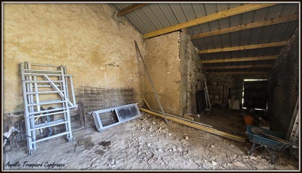 LONGÈRE DE CARACTÈRE de 3 chambres, entièrement rénovée depuis 2018 – MULTIPLES DÉPENDANCES ET POTENTIEL à proximité d'AULNAY DE SAINTONGE