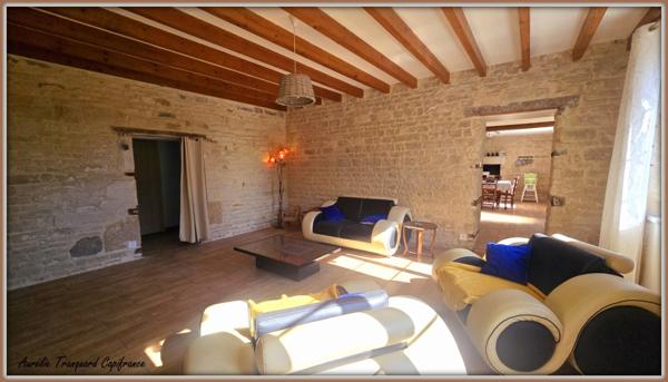 LONGÈRE DE CARACTÈRE de 3 chambres, entièrement rénovée depuis 2018 – MULTIPLES DÉPENDANCES ET POTENTIEL à proximité d'AULNAY DE SAINTONGE