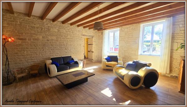 LONGÈRE DE CARACTÈRE de 3 chambres, entièrement rénovée depuis 2018 – MULTIPLES DÉPENDANCES ET POTENTIEL à proximité d'AULNAY DE SAINTONGE